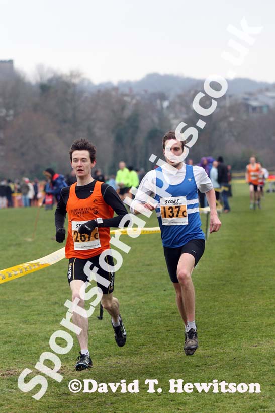 Durham City and Morpeth 3rd leg senior mens Durham Cathedral Relays. Photo: David T. Hewitson/Sports for All Pics